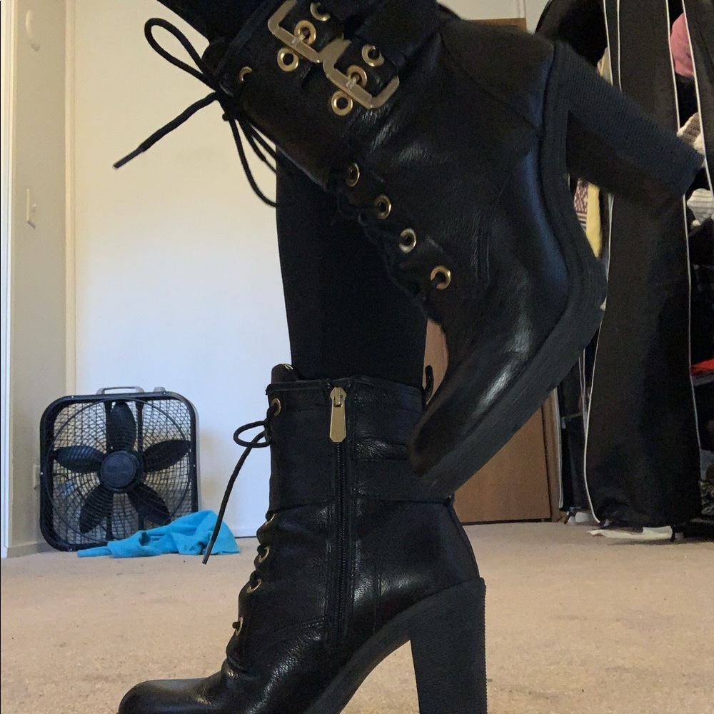 Guess‎ Leather Boots - Picture 5 of 7
